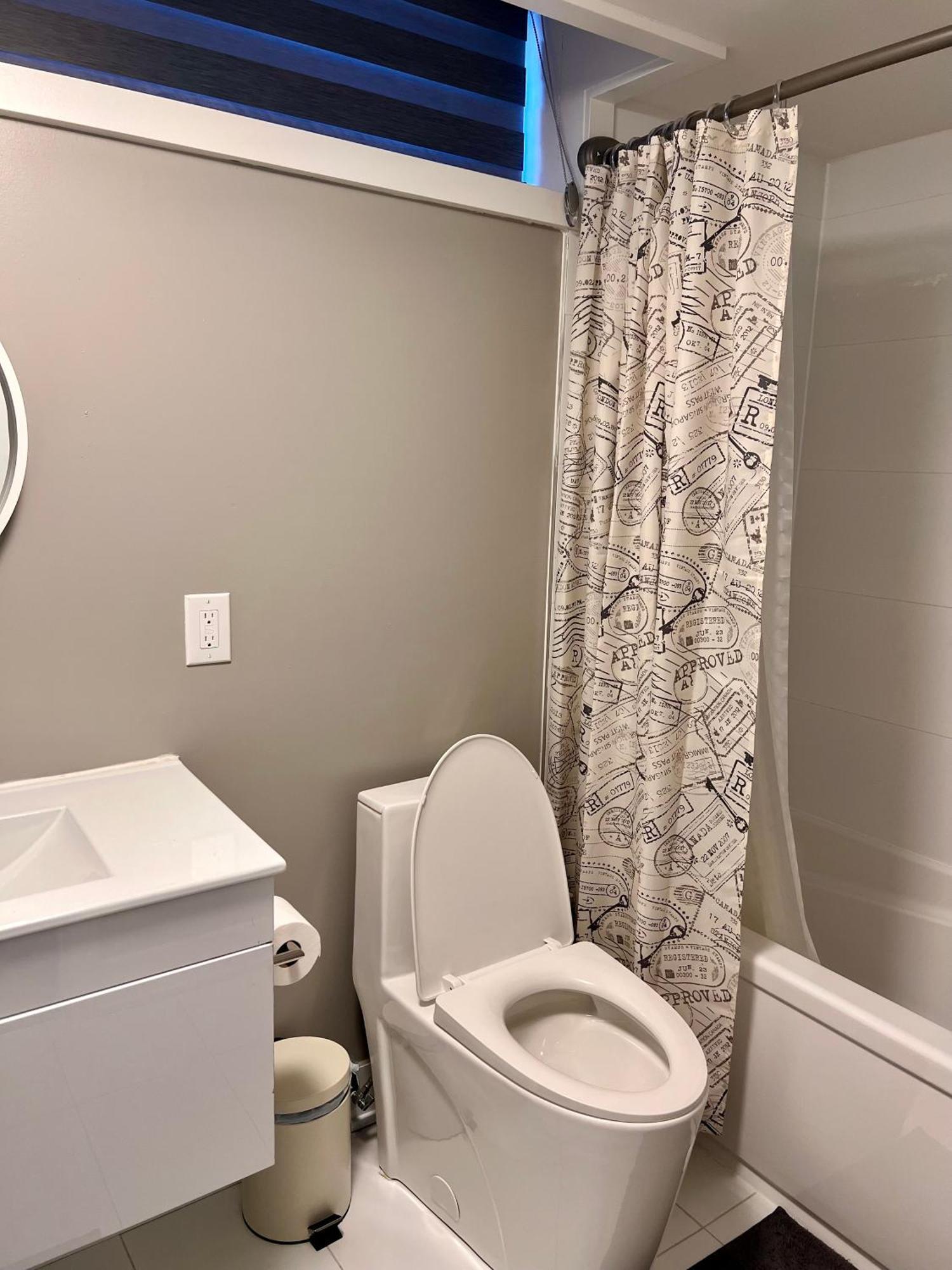 Niagara Getaway Across Fallsview מראה חיצוני תמונה