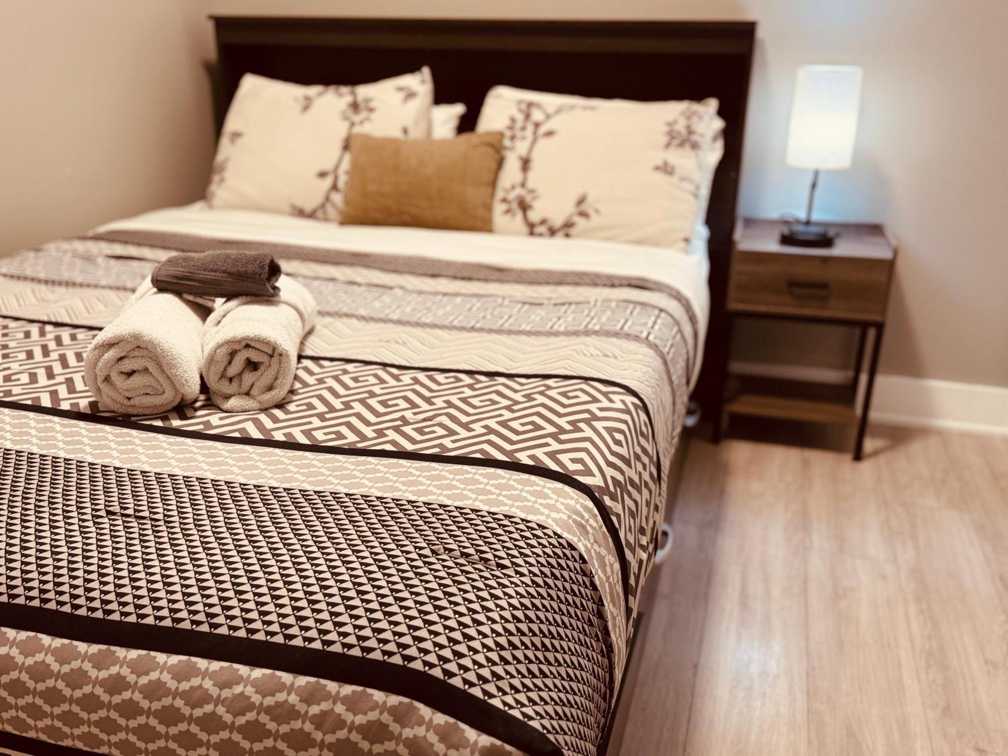 Niagara Getaway Across Fallsview מראה חיצוני תמונה